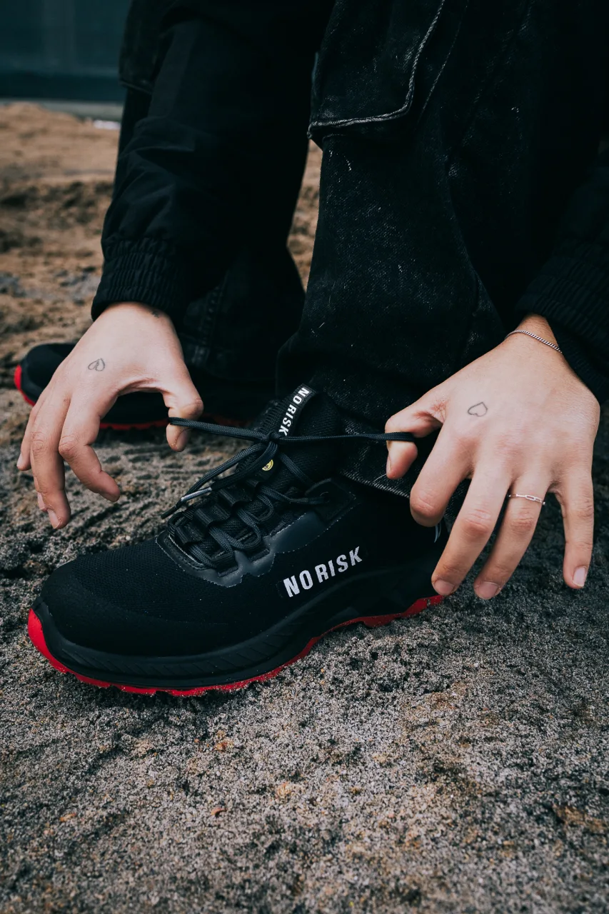 X-TREME LOW BLACK RED