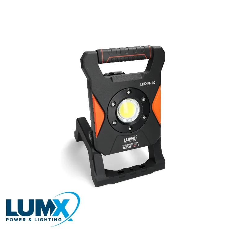 LUMX Lampe de chantier LED - M-30 MULTI-BATTERY, 30 W, IP 65, MAKITA adaptateur